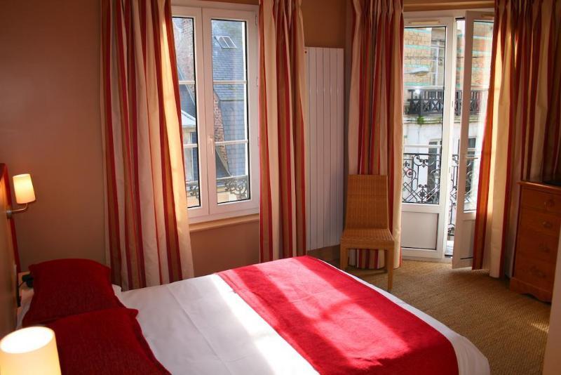 Hotel Le Fer A Cheval Trouville-sur-Mer Exterior photo
